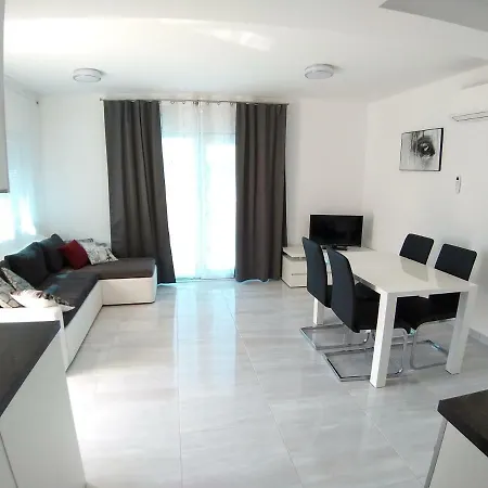 Apartment Pauk *