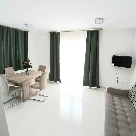 Pauk Apartment *